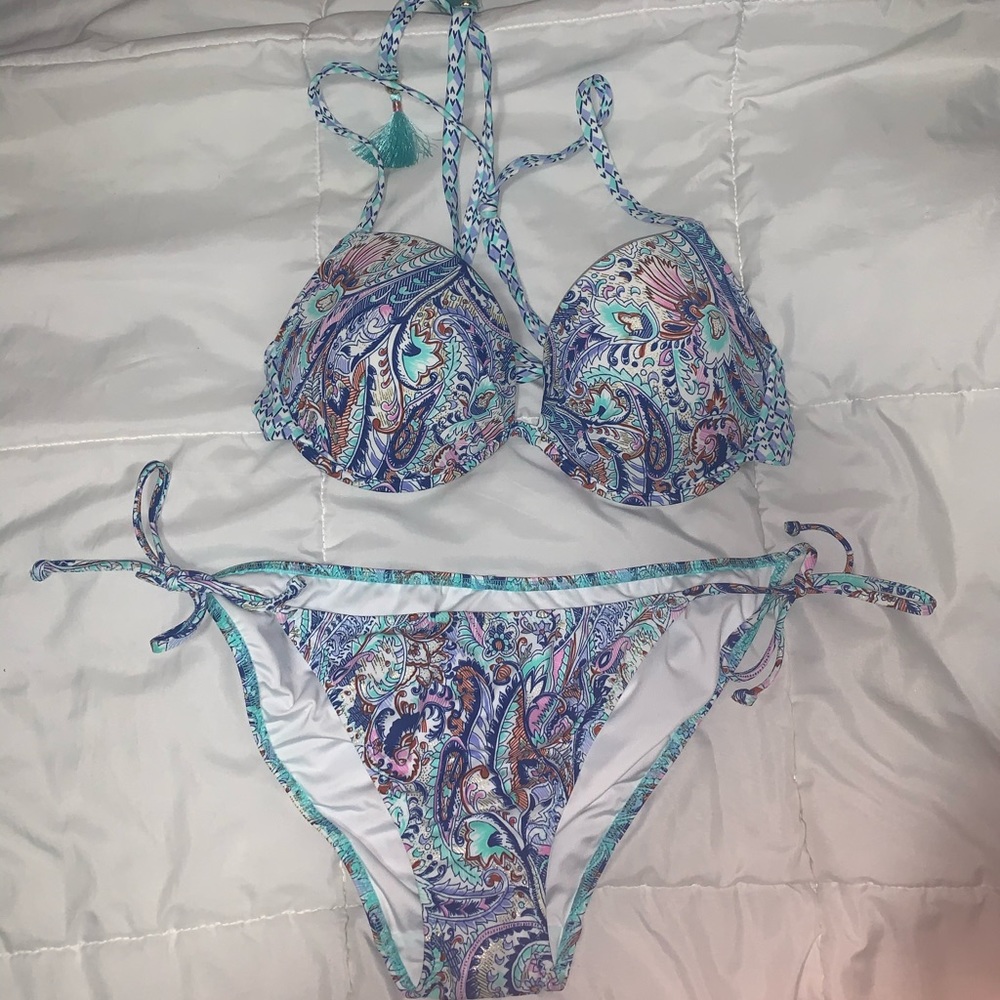 Victoria’s Secret bikini 34D and medium